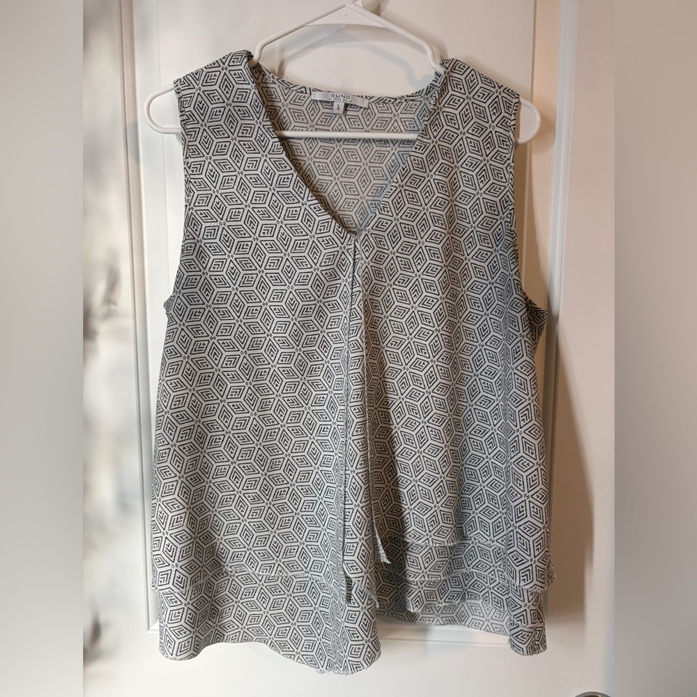 ALFRED SUNG Black and White Geometric Blouse